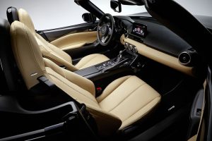 Beiges Leder sorgt für ein elegantes Ambiente im Innenraum <small> (Bildquelle: Mazda) 