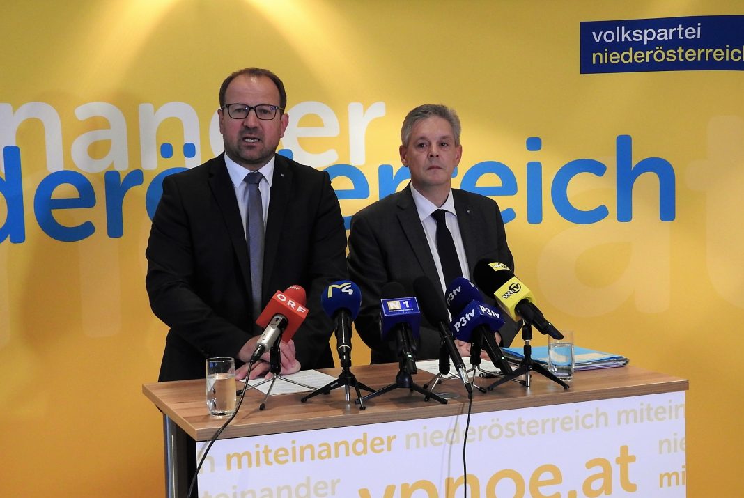 (v.l.n.r.): VPNÖ-Landesgeschäftsführer Bernhard Ebner und LAbg. Hermann Hauer bei der Pressekonferenz in St. Pölten (Bildquelle: Thomas Resch)