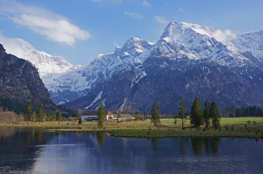 Panoramablick: Der Almsee beim Bergsteigerdorf Grünau im Almtal (Bildquelle: Ulrich Kirchmayr)