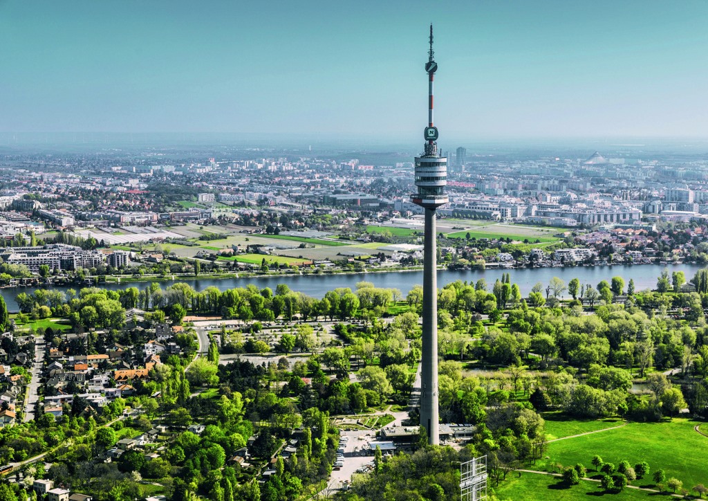 Höchster Punkt der Stadt lockt ab sofort mit neuen Erlebnisattraktionen und vorzüglicher Wiener Kulinarik (Bildquelle: Donauturm / Christian Lendl)