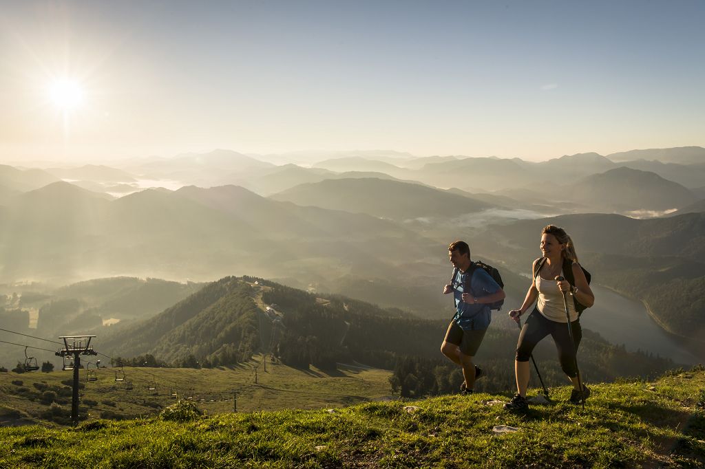 In Niederösterreich kann man auf 15.000 Kilometer Wanderwegen sowohl Berg- als auch Kulturtouren genießen (Bildquelle: Robert Herbst)