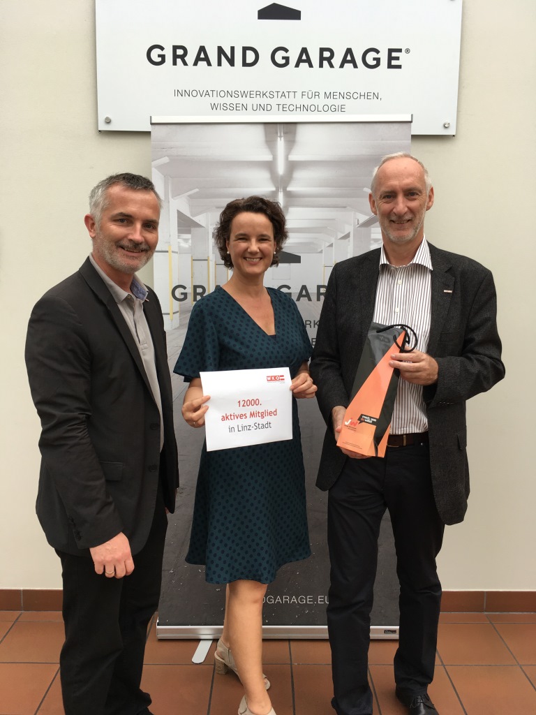 (v.l.n.r.): WKO-Leiter Thomas Denk, Ruth Arrich von CAP. Future und WKO-Obmann Klaus Schobesberger (Bildquelle: WKOÖ)