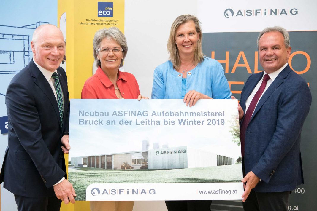 (v.l.n.r.:) ecoplus-Geschäftsführer Helmut Miernicki, Wirtschaftslandesrätin Petra Bohuslav, ASFINAG-Vorstandsdirektorin Karin Zipperer und ASFINAG-Geschäftsführer Josef Fiala (Bildquelle: ecoplus/Hörmandinger)