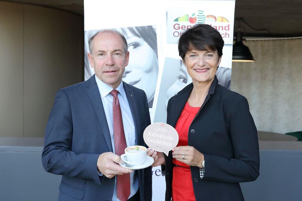 LR Hiegelsberger und DIin Margit Steinmetz-Tomala (GF Genussland Marketing OÖ - Kulinarik) präsentieren die Gastro-Schwerpunktwochen 
