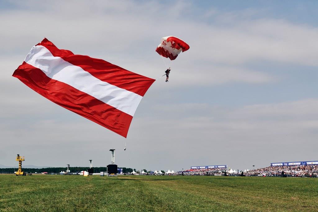 Fahnenflug beim Red Bull Air Race World Championship 2018 (Bildquelle: Red Bull Content Pool)