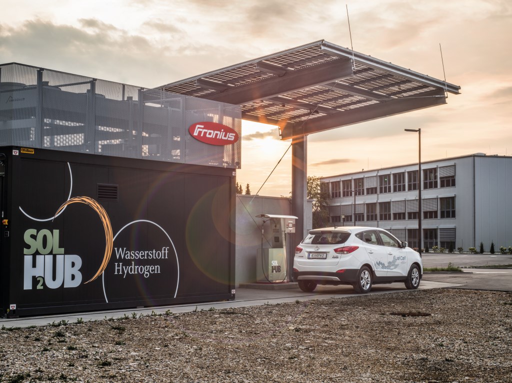 Der Fronius SOLH2UB ist die erste grüne, innerbetriebliche Wasserstoff-Betankungsanlage Österreichs (Bildquelle: Fronius International GmbH)
