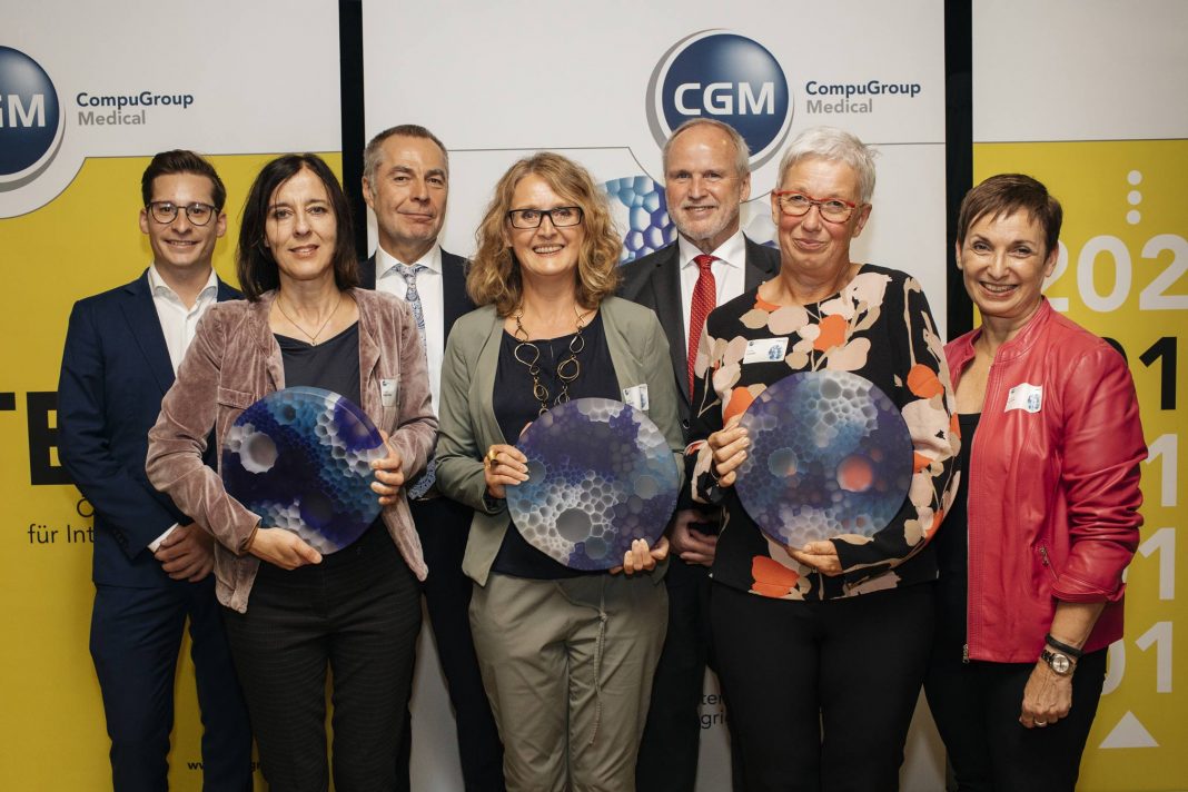 (v.l.n.r.): Philipp Streinz, MA (Projektleitung INTEGRI), Mag. Aloisia Angermair (Projekt „Familiäre Pflege“), Erwin Jobst (CompuGroup Medical), Mag. Helga Zellhofer (Projekt „PalliDoc NÖ“), Dr. Heinz Brock, MBA, MPH, MAS (INTEGRI Jury), Monika Czamler (Projekt „Krisenhilfe OÖ“), Dr. Susanne Herbek (Bildquelle: CompuGroup Medical)