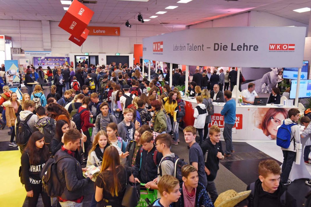 Bei der Messe „Jugend & Beruf“ präsentieren sich auf 15.000 m² Hallenfläche 286 Aussteller (Bildquelle: Röbl)