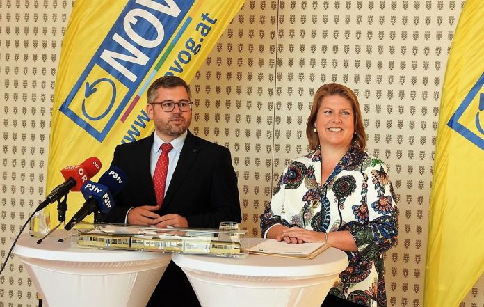 Landesrat Ludwig Schleritzko und die neue NÖVOG-Geschäftsführerin Barbara Komarek bei der Pressekonferenz in St. Pölten (Bildquelle: Thomas Resch)