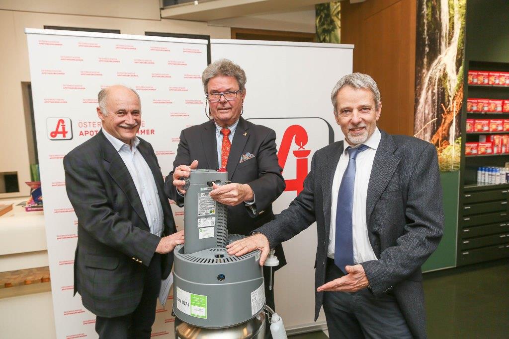 (v.l.n.r.): Mag. pharm. Dr. Gerhard Kobinger (Österreichische Apothekerkammer), Otto Spranger (Österreichische Lungenunion) und Mag. Andreas Budz (Vivisol Home Care Services) (Bildquelle: Österreichische Apothekerkammer / APA-Fotoservice / Tanzer)