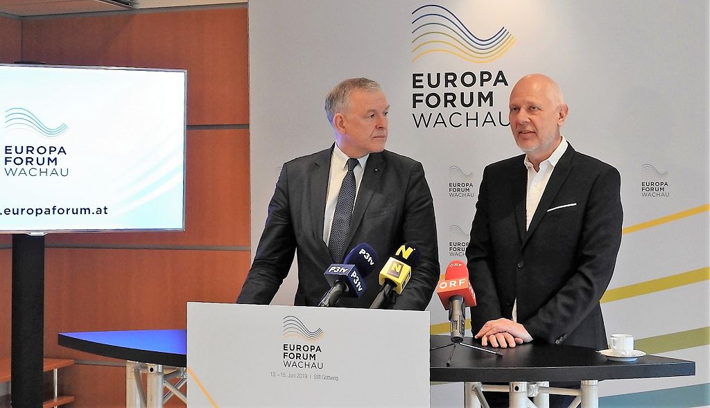 (v.l.n.r.): EU-Landesrat Martin Eichtinger und Zukunftsforscher Matthias Horx präsentierten das neue Format für das Europa Forum Wachau (Bildquelle: Thomas Resch)