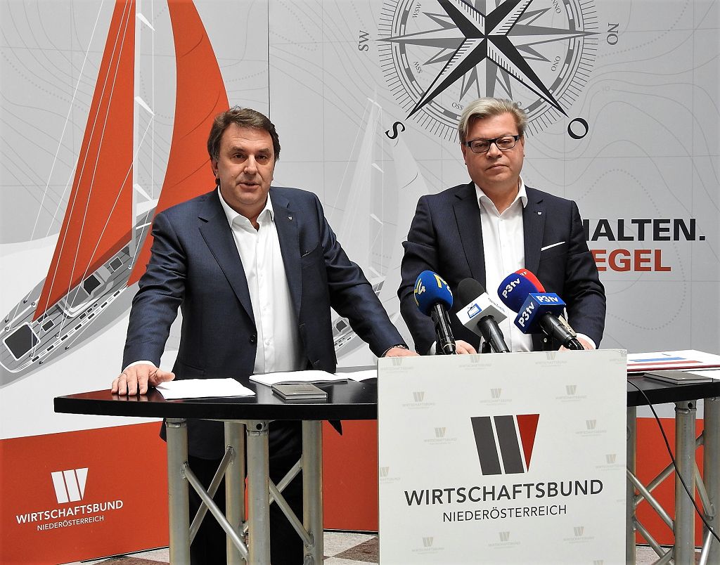 (v.l.n.r.): Landesgruppen-Obmann Wolfgang Ecker und NÖ Wirtschaftsbund - Direktor Harald Servus bei der Pressekonferenz in St. Pölten (Bildquelle: Thomas Resch)