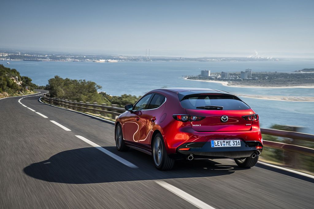 Der neue Mazda3 ist bereits in der Basisausstattung so umfangreich ausgestattet wie nie zuvor (Bildquelle: Mazda)