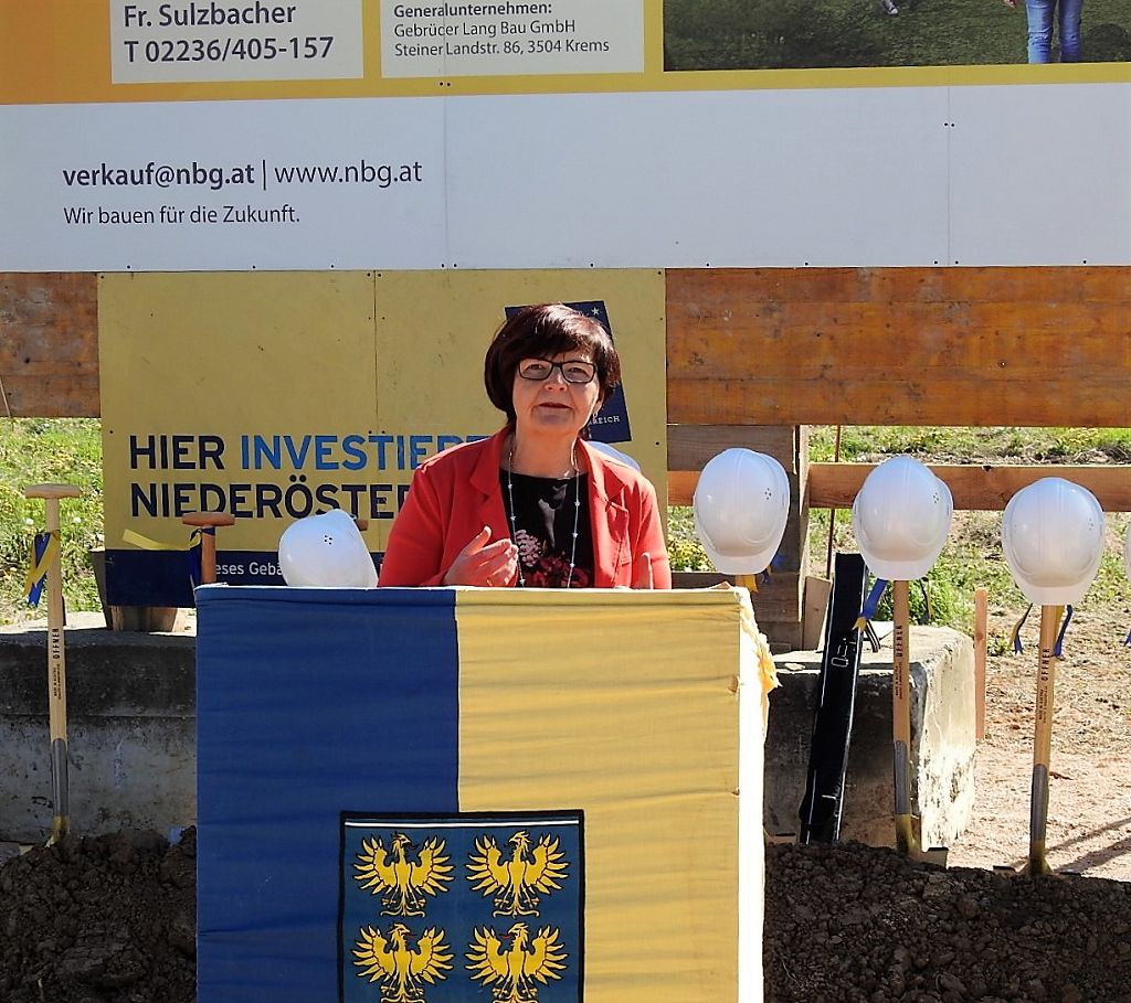 Vizebürgermeisterin Anna Haider bei der Spatensichfeier in Tulbing (Bildquelle: Thomas Resch)