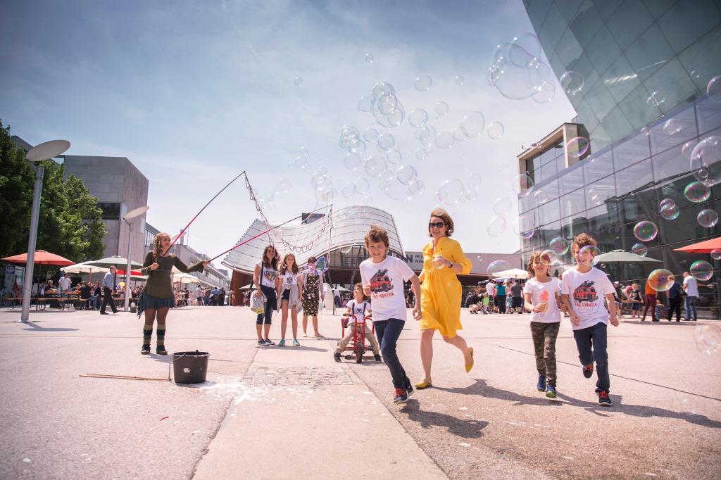 Rund 2.500 BesucherInnen beim Straßenfest zum Weltspieltag in NÖ