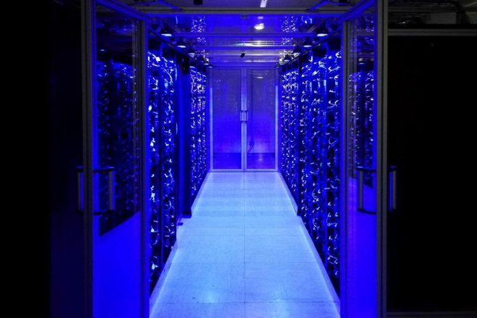 Österreichs neuer Supercomputer: Der VSC-4 Österreichs neuer Supercomputer: Der VSC-4