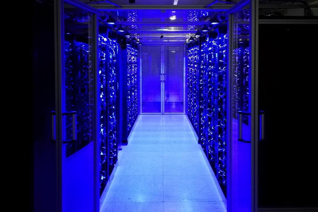 Österreichs neuer Supercomputer: Der VSC-4