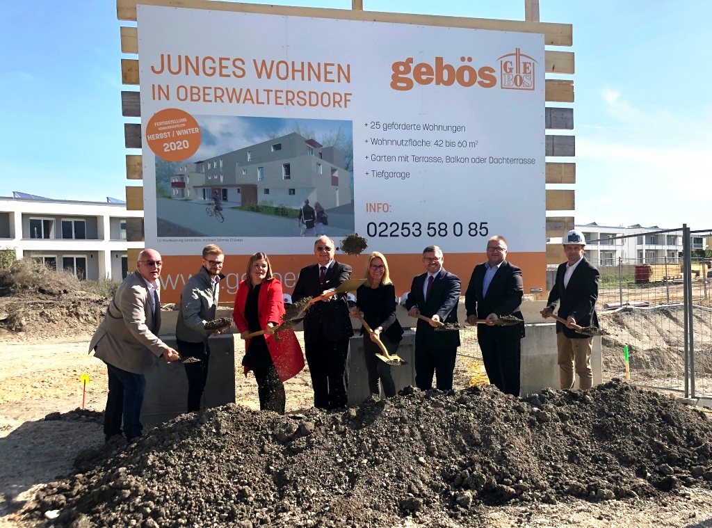 (v.l.n.r.): GR Günther Sulz-Berger, GR Alexander Geiger, Dir. Stephanie Taurer, Abg. z. NR a.D. Otto Pendl, Bgm. Natascha Matousek, Landesrat Ludwig Schleritzko, Dir. KommR BM DI (FH) Gerald Bierbaum und Ing. Klaus Tremmel