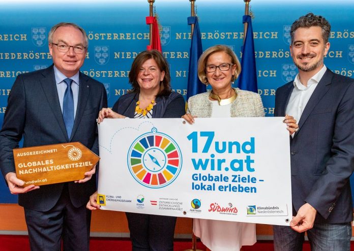 (v.l.n.r.): LH-Stellvertreter Stephan Pernkopf, Regionalleiterin Petra Schön (Klimabündnis), Landeshauptfrau Johanna Mikl-Leitner und Geschäftsführer Markus Hafner-Auinger (Klimabündnis) (Bildquelle: NLK / Burchhart) Österreichs 1. Nachhaltigkeits-Tour startet