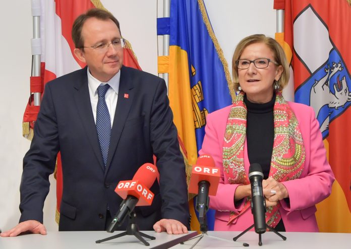 (v.l.n.r.): Bürgermeister Matthias Stadler und Landeshauptfrau Johanna Mikl-Leitner gaben bekannt, dass St. Pölten 2024 „Landeskulturhauptstadt“ wird (Bildquelle: NLK Pfeiffer) (v.l.n.r.): Bürgermeister Matthias Stadler und Landeshauptfrau Johanna Mikl-Leitner gaben bekannt, dass St. Pölten 2024 „Landeskulturhauptstadt“ wird