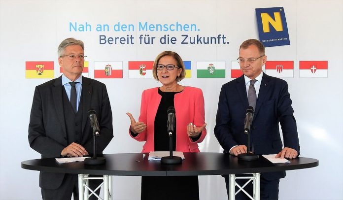 Landeshauptfrau Johanna Mikl-Leitner informierte gemeinsam mit dem Kärntner Landeshauptmann Peter Kaiser und Oberösterreichs Landeshauptmann Thomas Stelzer über die Ergebnisse der Konferenz (Bildquelle: Thomas Resch) Landeshauptleute tagten in Wiener Neustadt