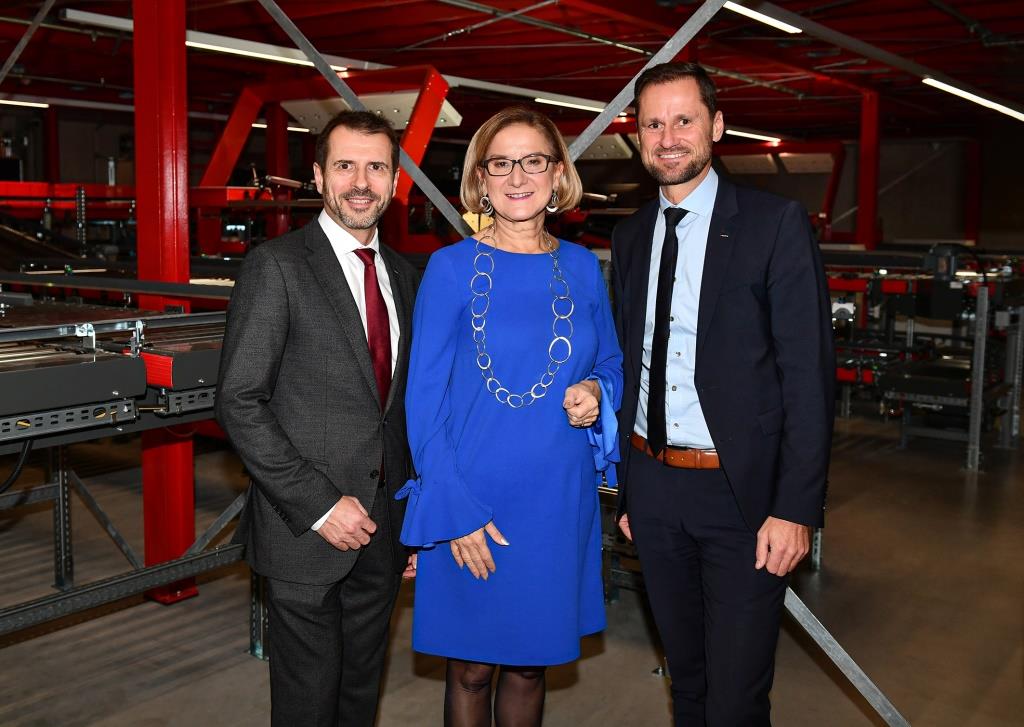 20 Jahre Würth-Standort Böheimkirchen: Landeshauptfrau Johanna Mikl-Leitner, flankiert von den beiden Geschäftsführern Alfred Wurmbrand (links) und Mario Schindlmayr (rechts)