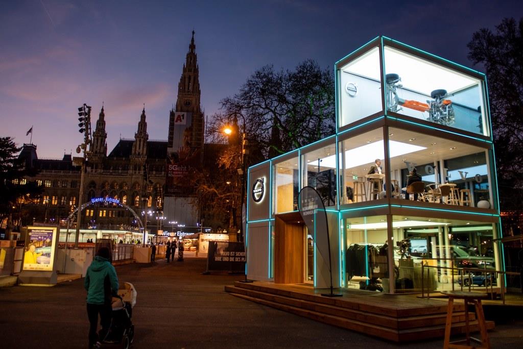 Volvo präsentiert auf drei Stockwerken den E-Cube 2020 am Wiener Rathausplatz