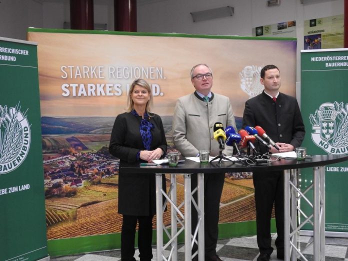 (v.l.n.r.): Verteidigungsministerin Klaudia Tanner, Bauernbundobmann LH-Stv. Stephan Pernkopf und der neue NÖ Bauernbunddirektor Paul Nemecek bei der Pressekonferenz in St. Pölten (Bildquelle: Thomas Resch) „Hofübergabe“ im NÖ Bauernbund finalisiert
