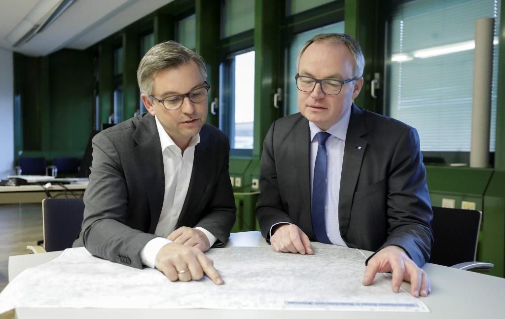 (v.l.n.r.): Staatssekretär Magnus Brunner und LH-Stellvertreter Stephan Pernkopf
