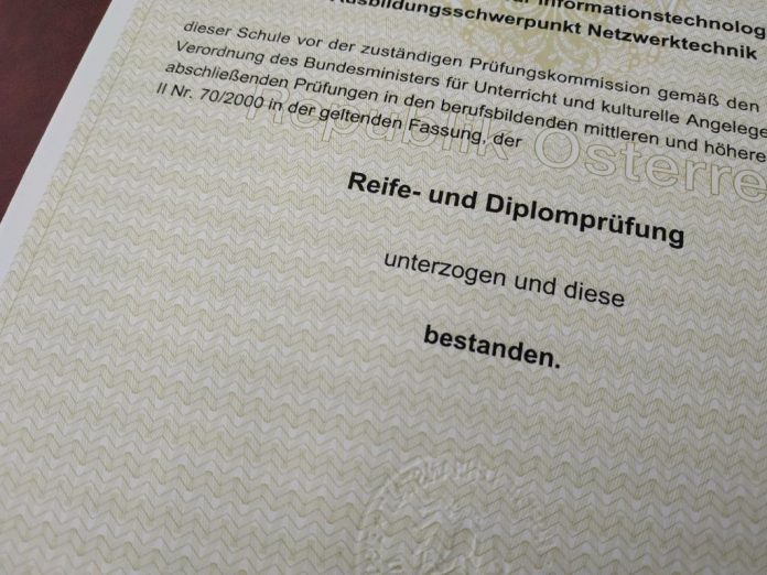 Die Zentralmatura 2020 wird stattfinden, wenn auch mit Änderungen hinsichtlich Durchführung und Bewertung. Zudem werden im Rahmen eines „Hygiene-Handbuches“ verbindliche Regelungen für die Vorbereitung und Durchführung festgelegt. (Bildquelle: ReschMedia) Die Zentralmatura 2020 wird stattfinden, wenn auch mit Änderungen hinsichtlich Durchführung und Bewertung. Zudem werden im Rahmen eines „Hygiene-Handbuches“ verbindliche Regelungen für die Vorbereitung und Durchführung festgelegt.