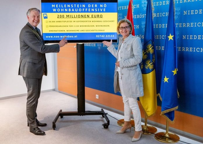 (v.l.n.r.): Landesrat Martin Eichtinger und Landeshauptfrau Johanna Mikl-Leitner (Bildquelle: NLK Filzwieser) (v.l.n.r.): Landesrat Martin Eichtinger und Landeshauptfrau Johanna Mikl-Leitner