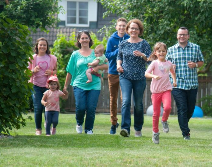 Familien-Landesrätin Christiane Teschl-Hofmeister betont anlässlich des bevorstehenden Internationalen Tages der Familie den Wert familienfreundlicher Strukturen und Projekte (Bildquelle: Josef Herfert) Familien-Landesrätin Christiane Teschl-Hofmeister betont anlässlich des bevorstehenden Internationalen Tages der Familie den Wert familienfreundlicher Strukturen und Projekte
