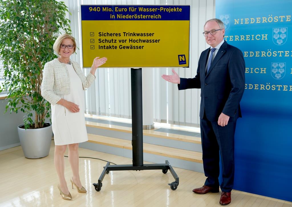 Landeshauptfrau Johanna Mikl-Leitner und LH-Stellvertreter Stephan Pernkopf stellten heute ein Maßnahmenpaket für Wasser-Projekte in Höhe von 940 Millionen Euro vor