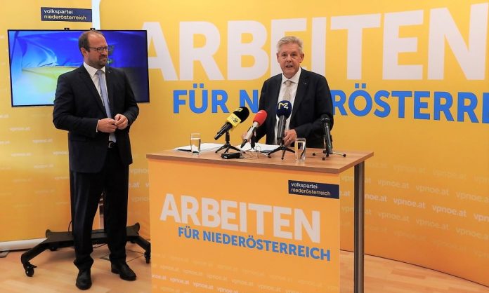 (v.l.n.r.): VPNÖ-Landesgeschäftsführer Bernhard Ebner und Generationensprecher der VPNÖ Landtagsabgeordneter Hermann Hauer bei der Pressekonferenz in St. Pölten (Bildquelle: Thomas Resch) Ältere Generation in Niederösterreich gut geschützt