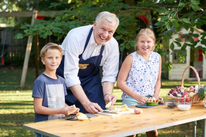 Landesrat Martin Eichtinger präsentiert die »tut gut«-Ernährungstipps (Bildquelle: Philipp Monihart)