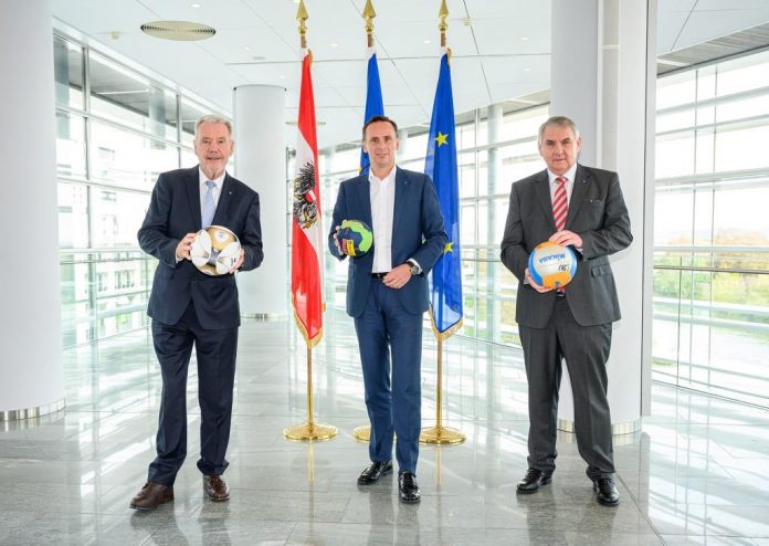 (v.l.n.r.): ÖVP-Klubobmann Klaus Schneeberger, Sportlandesrat Jochen Danninger und SPÖ-Klubobmann Reinhard Hundsmüller (Bildquelle: NLK Burchhart) (v.l.n.r.): ÖVP-Klubobmann Klaus Schneeberger, Sportlandesrat Jochen Danninger und SPÖ-Klubobmann Reinhard Hundsmüller