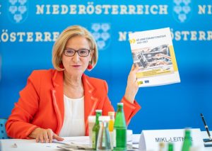 LH Johanna Mikl-Leitner präsentierte die Arbeitsmarktstrategie 2021-2027 (Bildquelle: NLK Filzwieser)