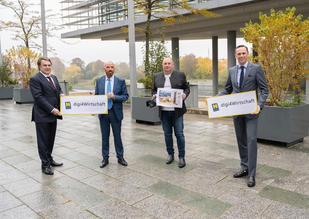 (v.l.n.r.): WKNÖ-Präsident Wolfgang Ecker, Ernst Stibl (Ernst Stibl GmbH), Andreas Teufel (ESA Elektro Automation GmbH) und Wirtschaftslandesrat Jochen Danninger