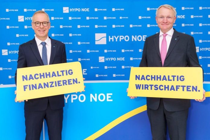 (v.l.n.r.): HYPO NOE Vorstände Wolfgang Viehauser und Udo Birkner präsentieren den Jahresfinanzbericht 2020