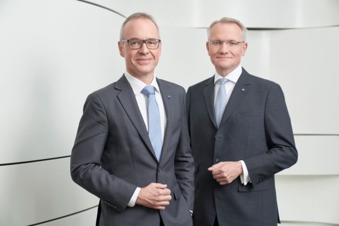 Die beiden Vorstände der HYPO NOE: (v.l.): Wolfgang Viehauser und Udo Birkner (Bildquelle: HYPO NOE / Monihart ) Die beiden Vorstände der HYPO NOE: (v.l.): Wolfgang Viehauser und Udo Birkner (Bildquelle: HYPO NOE / Monihart )