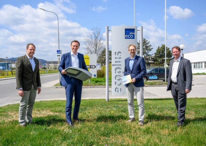(v.l.n.r.): ecoplus Technischer Betriebsleiter Wirtschaftsparks Thomas Heigl, Wirtschaftslandesrat Jochen Danninger, ecoplus Prokurist Martin Fassl und ecoplus Bereichsleiter Standort & Service sowie Geschäftsfeldleiter Wirtschaftsparks Peter Wondra (Bildquelle: NLK Burchhart) (v.l.n.r.): ecoplus Technischer Betriebsleiter Wirtschaftsparks Thomas Heigl, Wirtschaftslandesrat Jochen Danninger, ecoplus Prokurist Martin Fassl und ecoplus Bereichsleiter Standort & Service sowie Geschäftsfeldleiter Wirtschaftsparks Peter Wondra