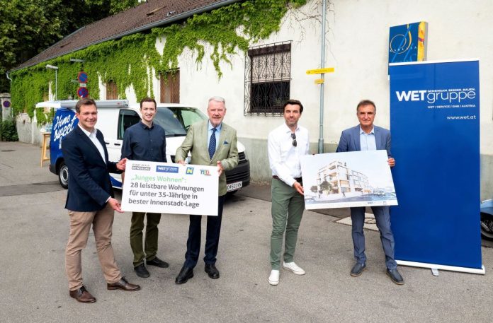 (v.l.n.r.): Jugendstadtrat Philipp Gruber, Jugendgemeinderat Clemens Stocker, Bürgermeister Klaus Schneeberger, Geschäftsführer der WETgruppe Dir. Christian Rädler und Architekt Karl Scheibenreif bei der Projektvorstellung in Wr. Neustadt (Bildquelle: Stadt Wiener Neustadt/Michael Weller) (v.l.n.r.): Jugendstadtrat Philipp Gruber, Jugendgemeinderat Clemens Stocker, Bürgermeister Klaus Schneeberger, Geschäftsführer der WETgruppe Dir. Christian Rädler und Architekt Karl Scheibenreif bei der Projektvorstellung in Wr. Neustadt (Bildquelle: Stadt Wiener Neustadt/Michael Weller)