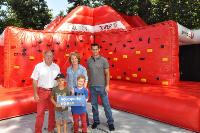 (v.l.n.r.): Präsident der Sportunion Raimund Hager, NÖAAB Landesobfrau Christiane Teschl-Hofmeister und der Projektverantwortlicher „NÖ bewegt“ Markus Schindele beim NÖAAB Familienfest im Tierpark Haag (Bildquelle: NÖAAB) (v.l.n.r.): Präsident der Sportunion Raimund Hager, NÖAAB Landesobfrau Christiane Teschl-Hofmeister und der Projektverantwortlicher „NÖ bewegt“ Markus Schindele beim NÖAAB Familienfest im Tierpark Haag
