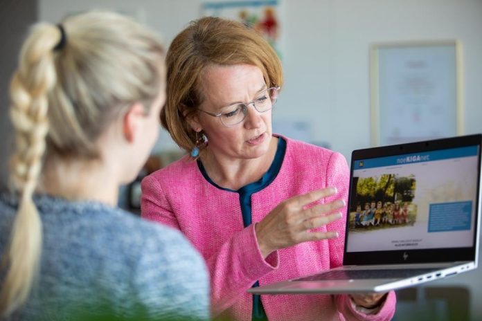 Bildungs-Landesrätin Christiane Teschl-Hofmeister zum Start des neuen digitalen Kindergarten-Verwaltungsprogramms „noeKIGAnet“ (Bildquelle: Kraus) Bildungs-Landesrätin Christiane Teschl-Hofmeister zum Start des neuen digitalen Kindergarten-Verwaltungsprogramms „noeKIGAnet“
