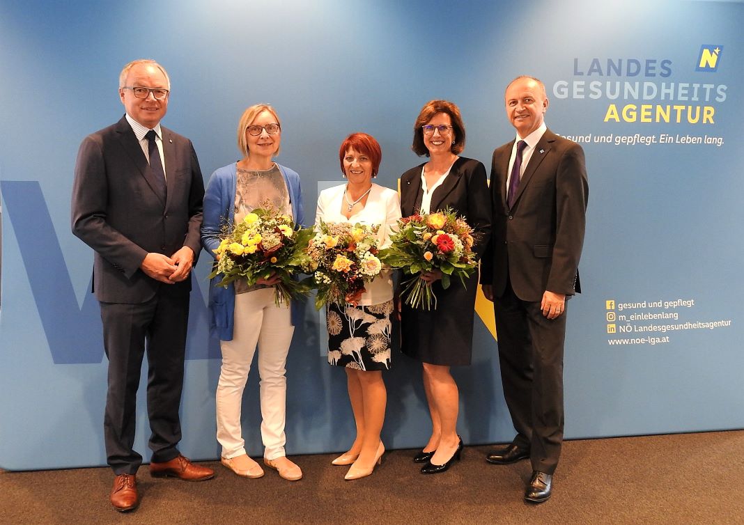 Freuen sich über die tollen Bewertungen: (v.l.n.r.): NÖ LH-Stellvertreter Dr. Stephan Pernkopf, Stv. Pflegerische Standortleiterin Elisabeth Nemec (Landesklinikum Lilienfeld), Pflegedirektorin Doris Fahrnberger-Schober, MSc (Landesklinikum Waidhofen/Ybbs), Pflegedirektorin Annette Wachter, MMSc (Universitätsklinikum Krems) und Vorstand Mag. Mag. (FH) Konrad Kogler <small> (Bildquelle: Thomas Resch) </small>