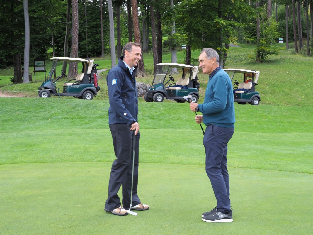 Tourismuslandesrat Jochen Danninger und Franz Wittmann, Geschäftsführer des Golfplatzes Adamstal (Bildquelle: Gabriele Moser )