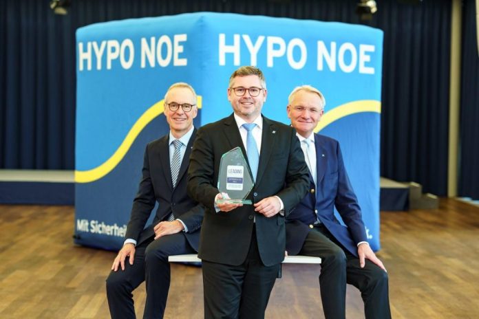 Finanzlandesrat Ludwig Schleritzko und die beiden HYPO NOE Vorstände Wolfgang Viehauser und Udo Birkner (Bildquelle: HYPO NOE / Bollwein) Finanzlandesrat Ludwig Schleritzko und die beiden HYPO NOE Vorstände Wolfgang Viehauser und Udo Birkner