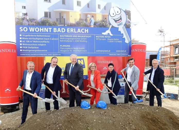 (v.l.n.r.): Bürgermeister Johann Rädler, Michael Kloibmüller (Geschäftsführer WETgruppe), Landesrat Martin Eichtinger, Landeshauptfrau Johanna Mikl-Leitner, Hermine Besta (Planungsbüro Besta), Christian Rädler (Geschäftsführer WETgruppe) und Manfred Schaufler (WETgruppe) beim Spatenstich in Bad Erlach (Bildquelle: Thomas Resch) (v.l.n.r.): Bürgermeister Johann Rädler, Michael Kloibmüller (Geschäftsführer WETgruppe), Landesrat Martin Eichtinger, Landeshauptfrau Johanna Mikl-Leitner, Hermine Besta (Planungsbüro Besta), Christian Rädler (Geschäftsführer WETgruppe) und Manfred Schaufler (WETgruppe) beim Spatenstich in Bad Erlach (Bildquelle: Thomas Resch)