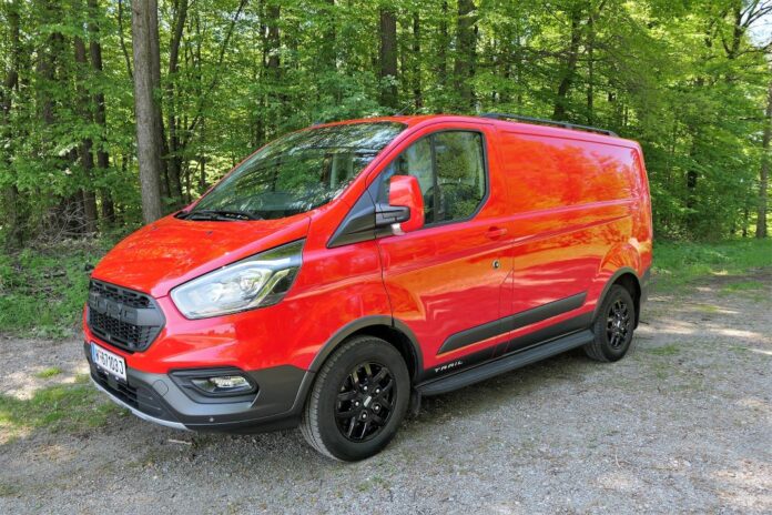Der Ford Transit Custom 2.0 EcoBlue Trail im Guten Tag Österreich Autotest (Bildquelle: Thomas Resch) Der Ford Transit Custom 2.0 EcoBlue Trail im Guten Tag Österreich Autotest (Bildquelle: Thomas Resch)