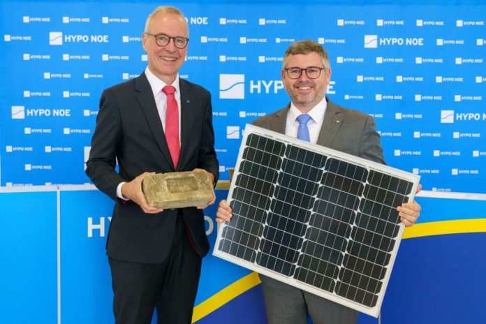 (v.l.n.r.): HYPO NOE Vorstand Wolfgang Viehauser und Finanzlandesrat Ludwig Schleritzko <small> (Bildquelle: HYPO NOE / Bollwein) </small> (v.l.n.r.): HYPO NOE Vorstand Wolfgang Viehauser und Finanzlandesrat Ludwig Schleritzko (Bildquelle: HYPO NOE / Bollwein)